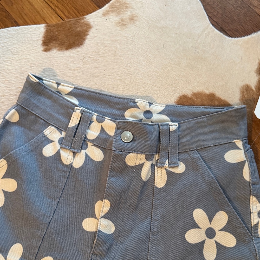 NWT Altar’d State Floral Wide Leg Cargo Pants Small - Picture 3 of 5